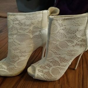 Ivory heel shoes. Size 8.5